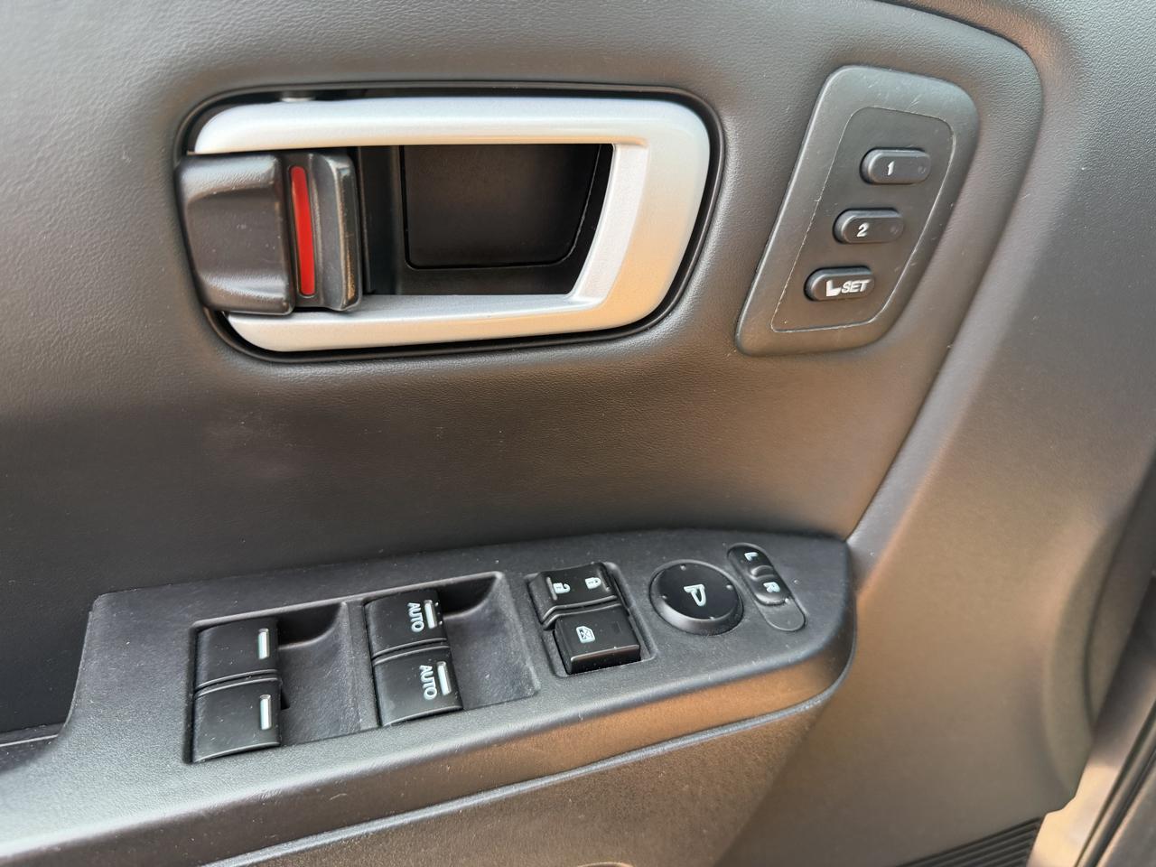 Honda Pilot Touring 4WD 5-Spd AT with DVD 2015