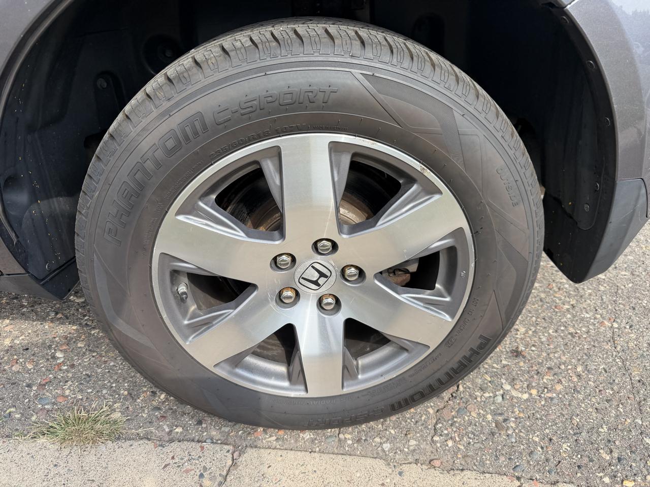 Honda Pilot Touring 4WD 5-Spd AT with DVD 2015