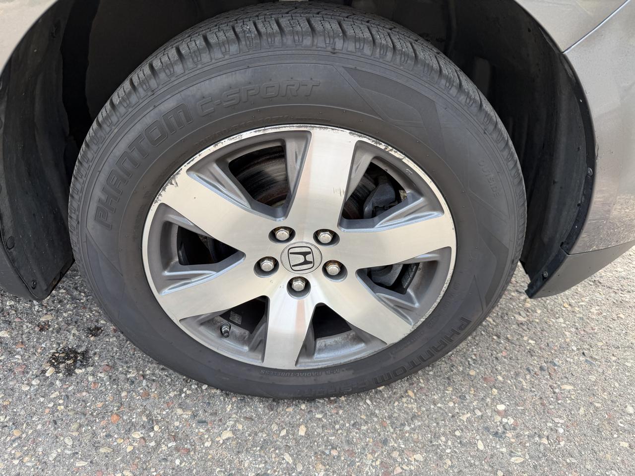 Honda Pilot Touring 4WD 5-Spd AT with DVD 2015
