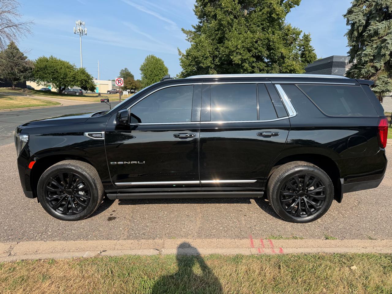 GMC Yukon Denali 4WD 2021