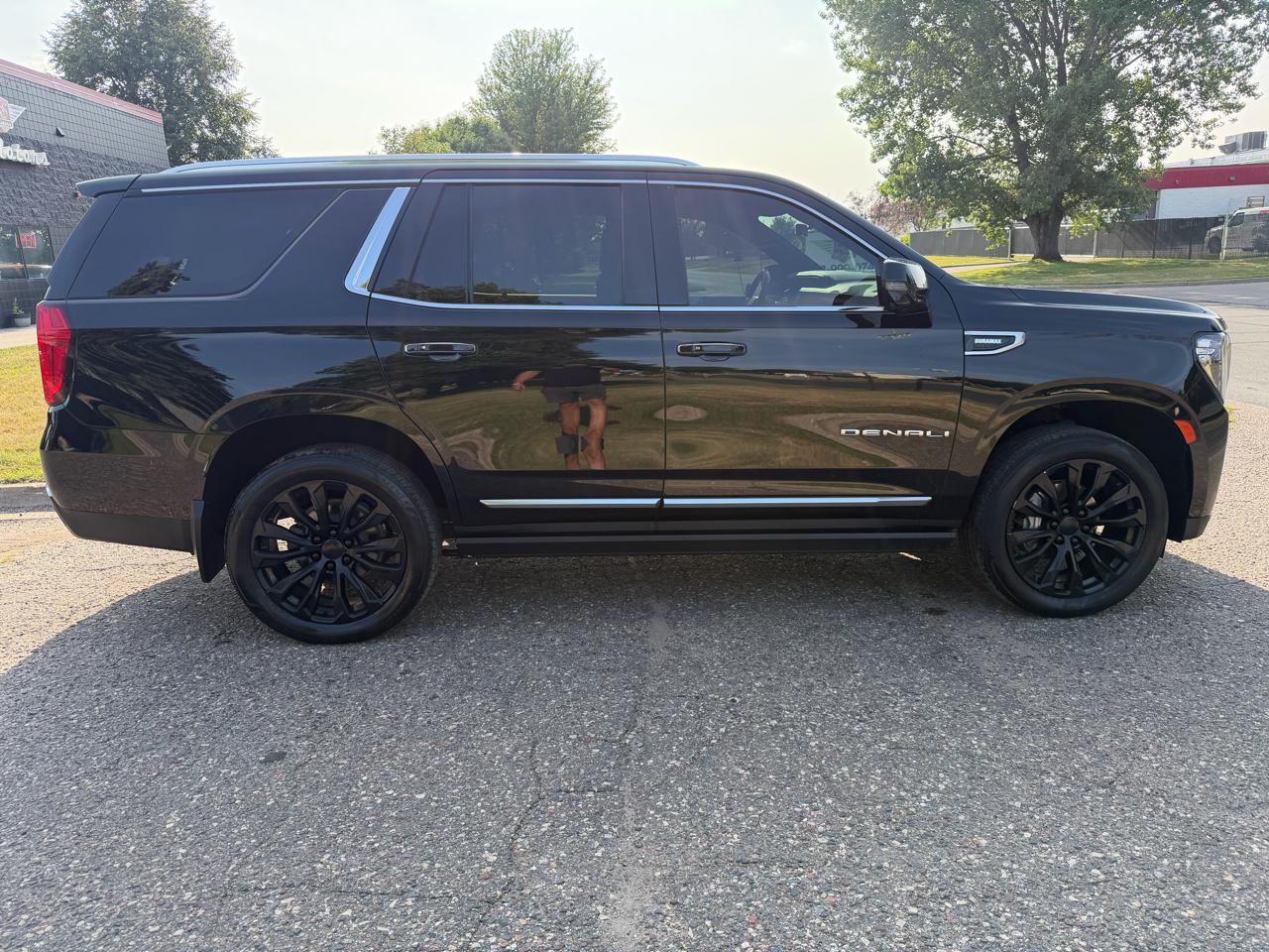 GMC Yukon Denali 4WD 2021