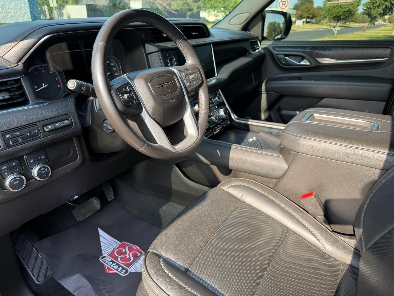 GMC Yukon Denali 4WD 2021