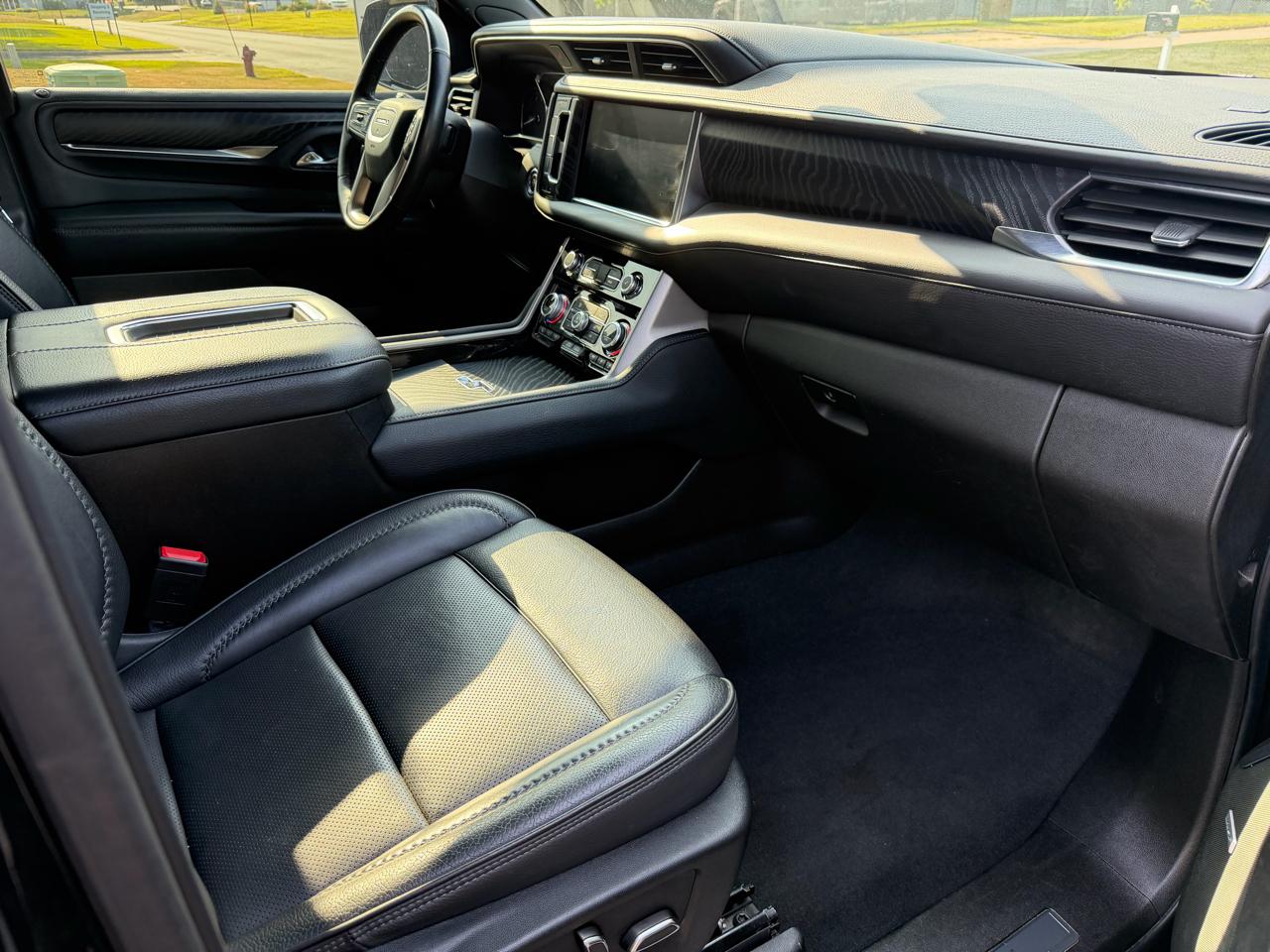 GMC Yukon Denali 4WD 2021