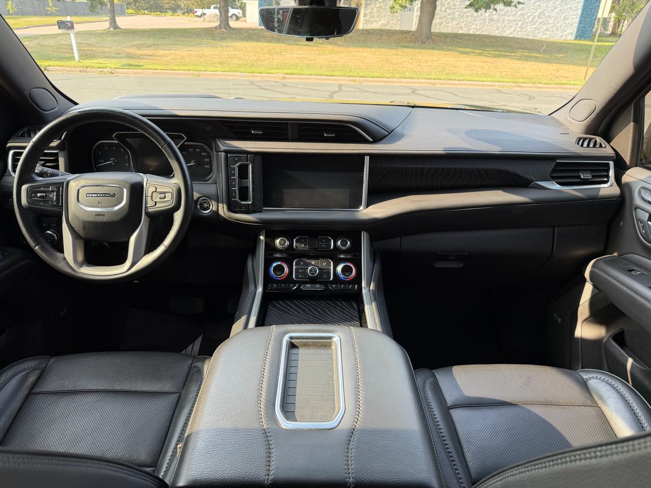 GMC Yukon Denali 4WD 2021