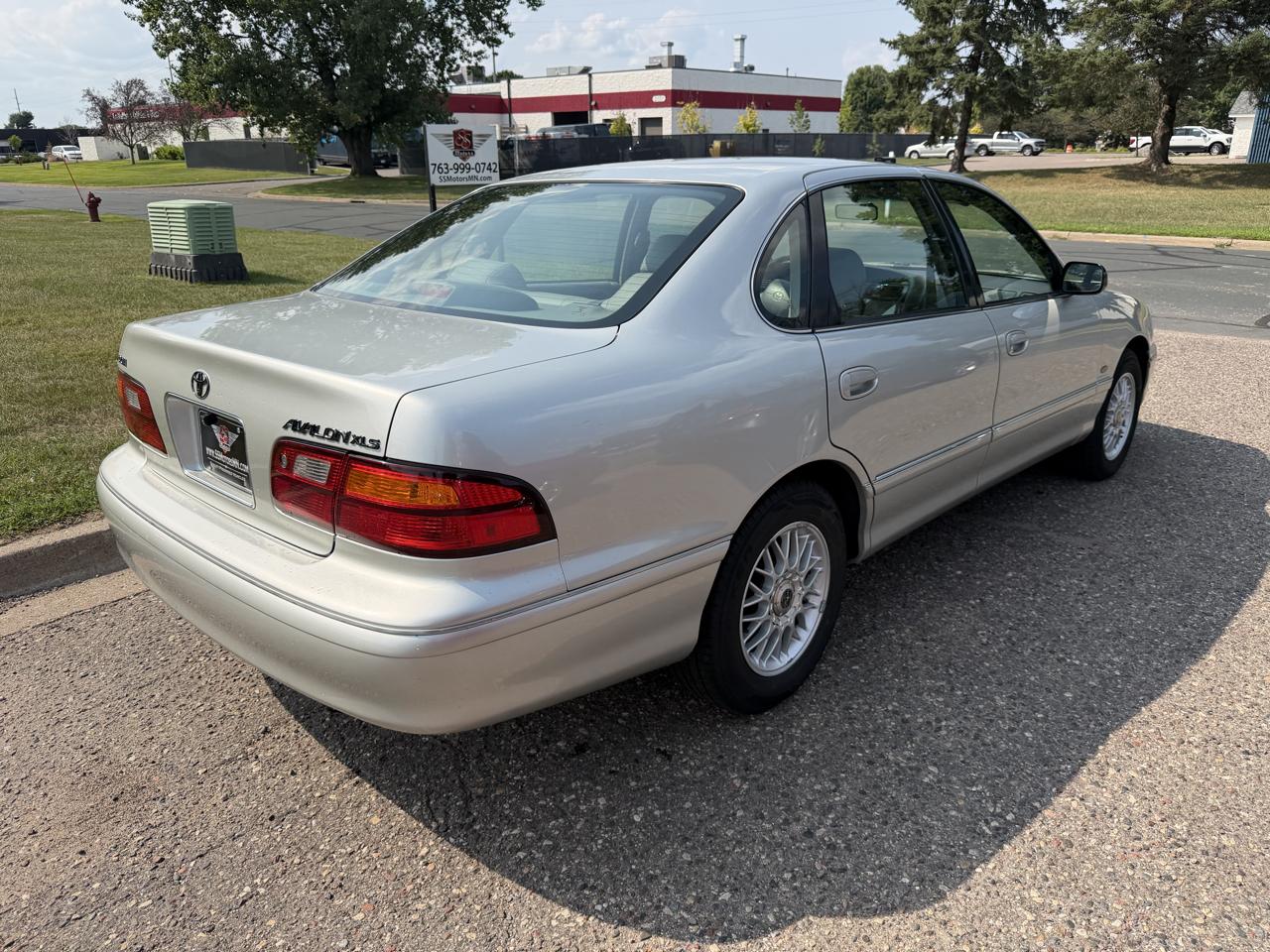 Toyota Avalon XL 1999