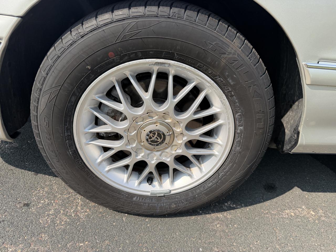 Toyota Avalon XL 1999