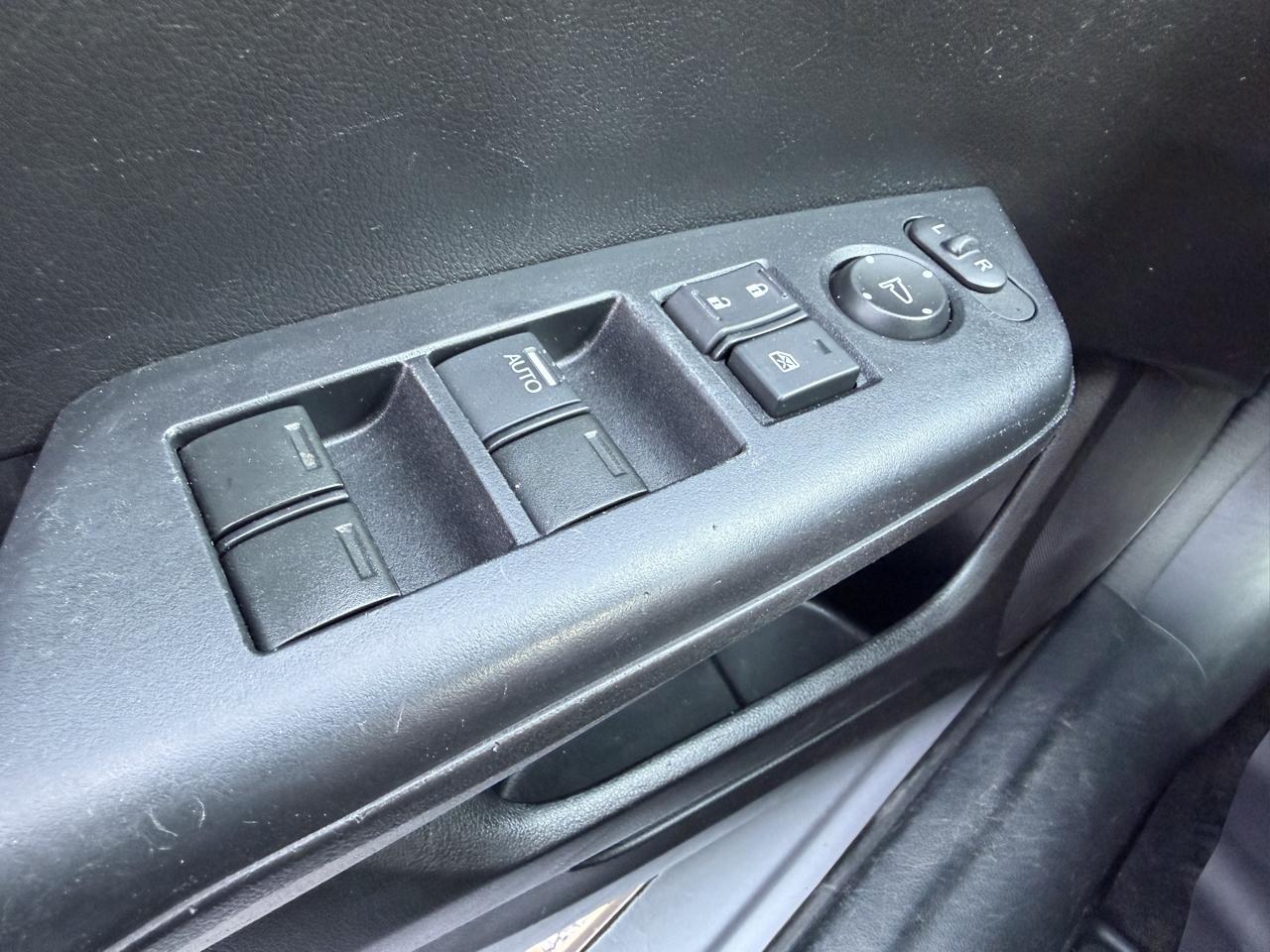 Honda Civic LX Sedan 5-Speed AT 2013