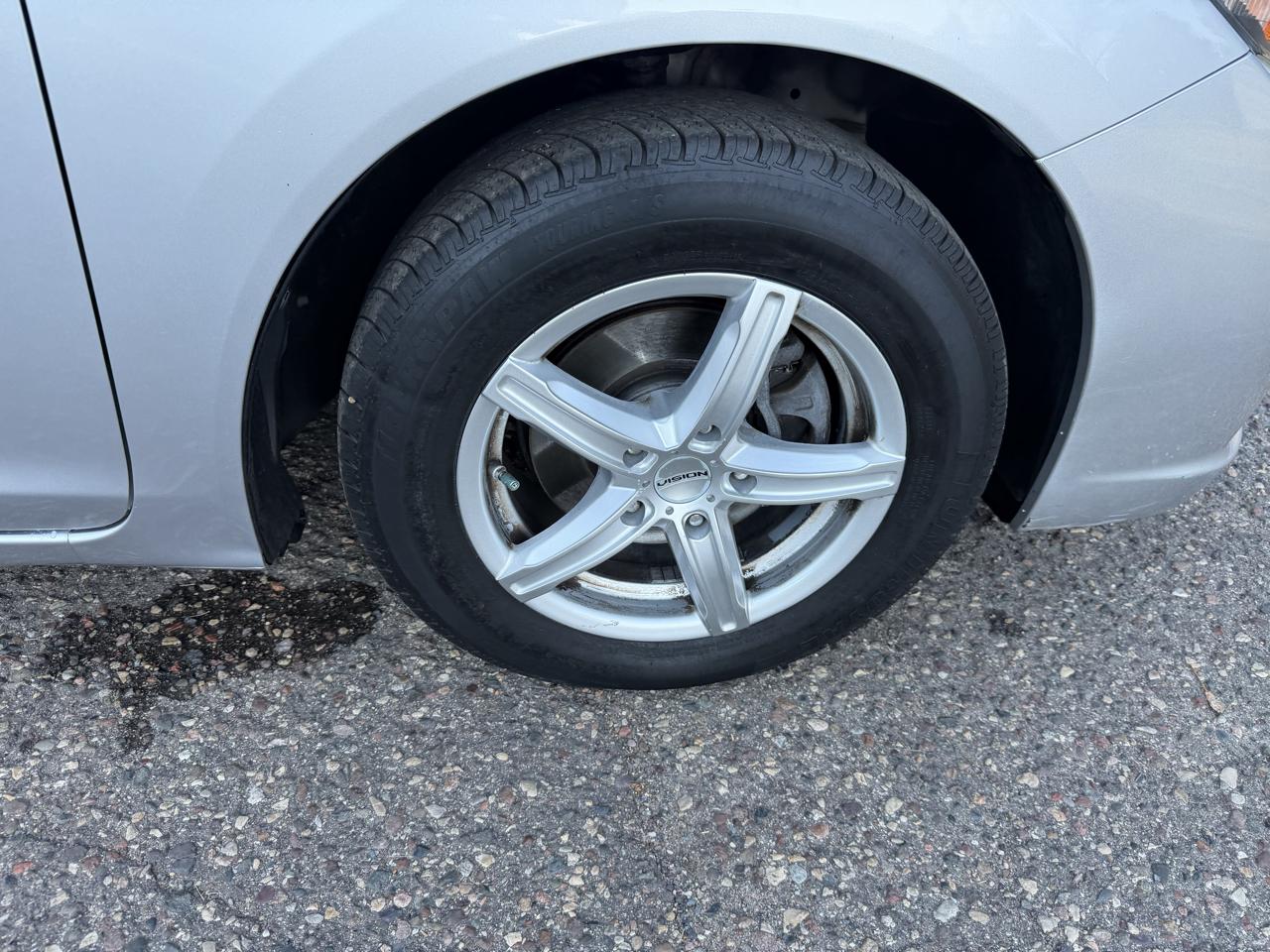 Honda Civic LX Sedan 5-Speed AT 2013