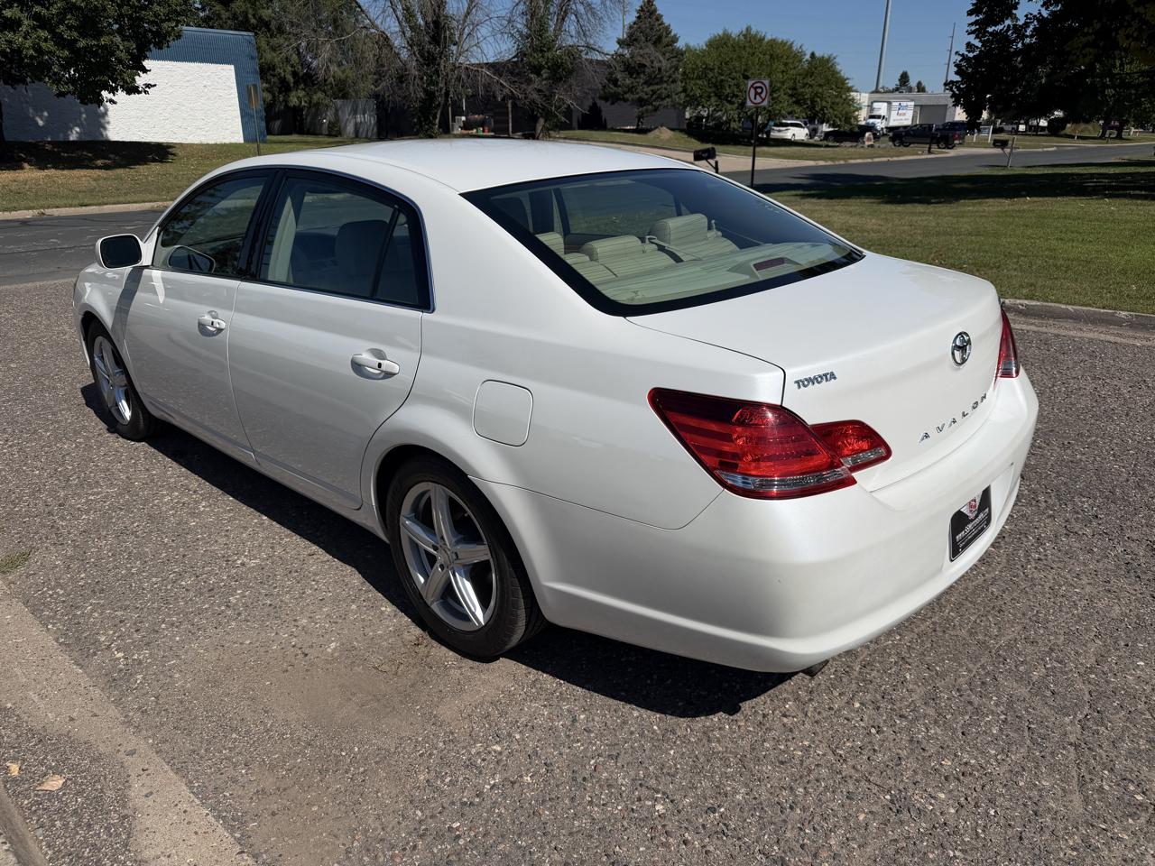 Toyota Avalon XL 2005