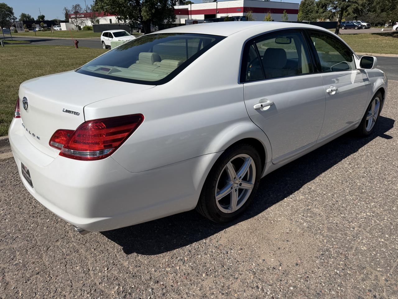 Toyota Avalon XL 2005