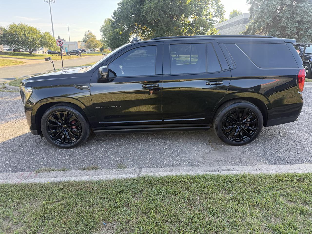GMC Yukon Denali 4WD 2021
