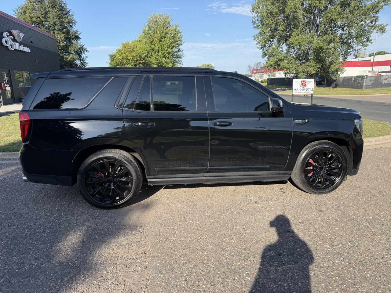 GMC Yukon Denali 4WD 2021
