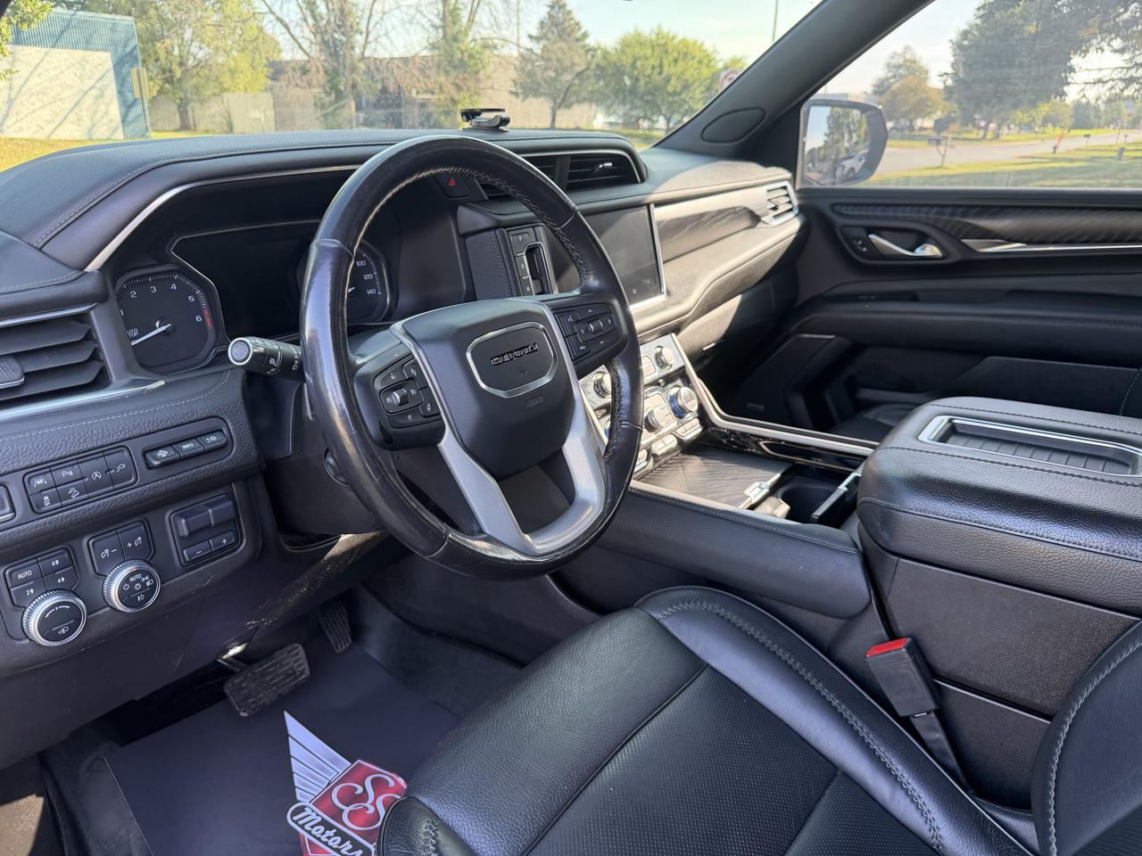GMC Yukon Denali 4WD 2021