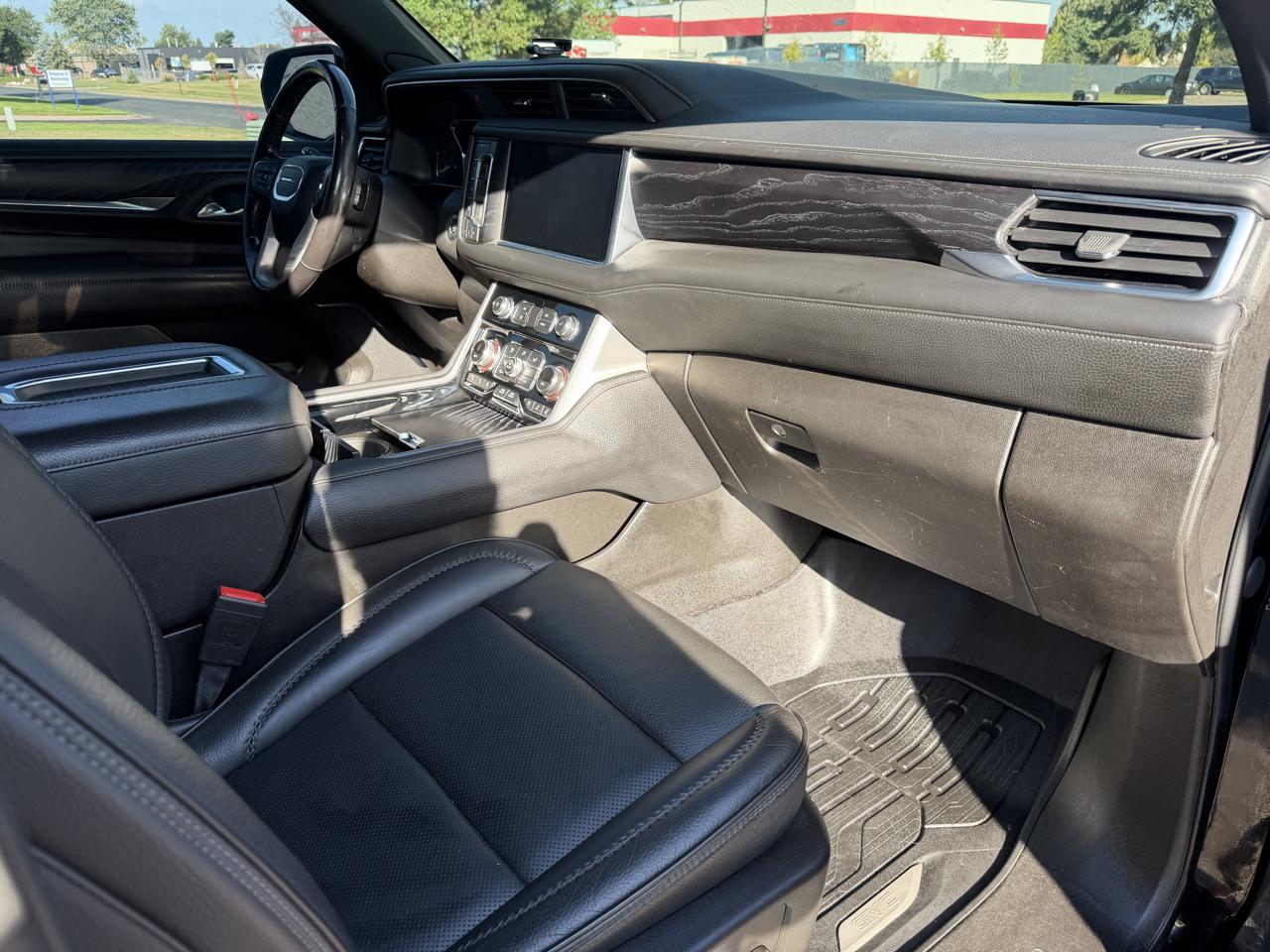 GMC Yukon Denali 4WD 2021