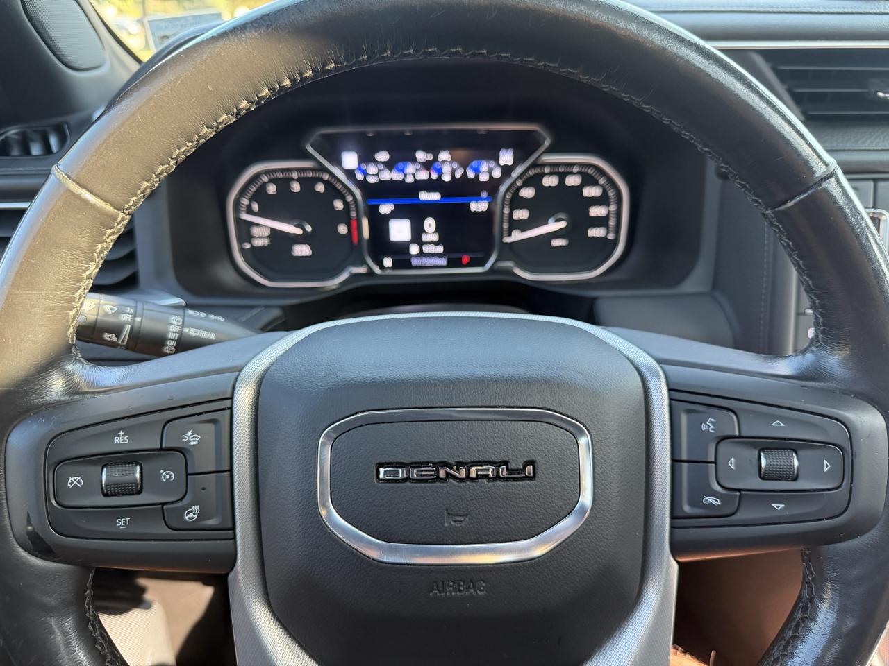 GMC Yukon Denali 4WD 2021