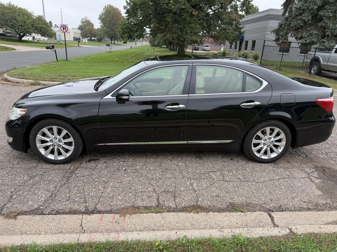 Lexus LS 460 Luxury Sedan AWD 2012