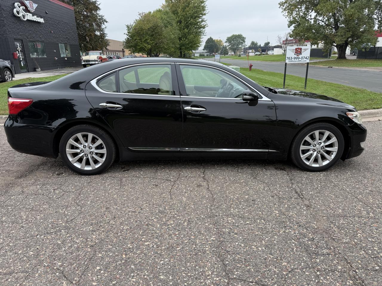 Lexus LS 460 Luxury Sedan AWD 2012
