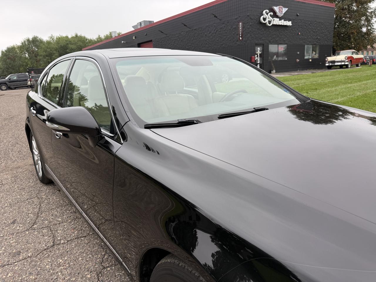 Lexus LS 460 Luxury Sedan AWD 2012