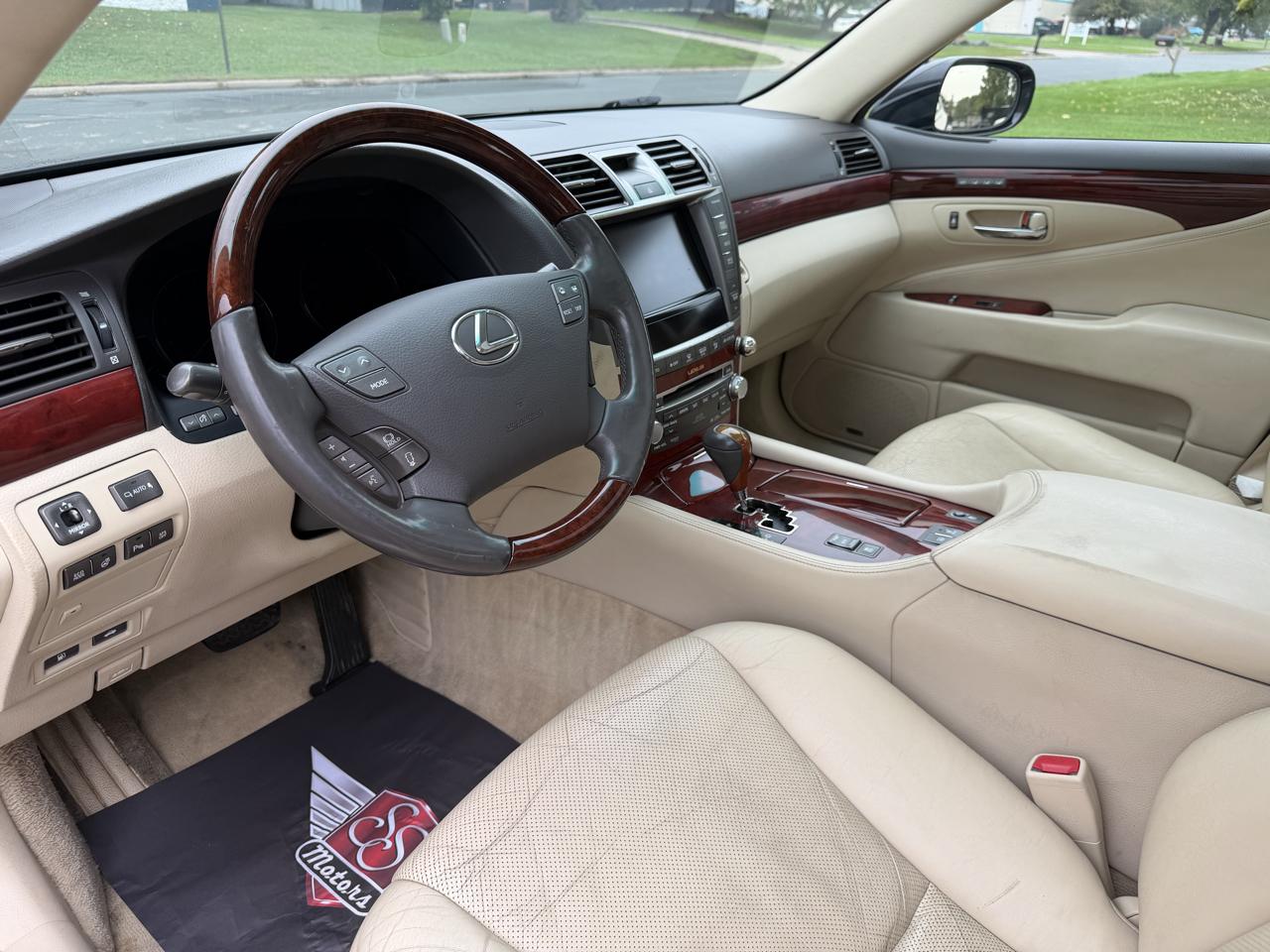 Lexus LS 460 Luxury Sedan AWD 2012