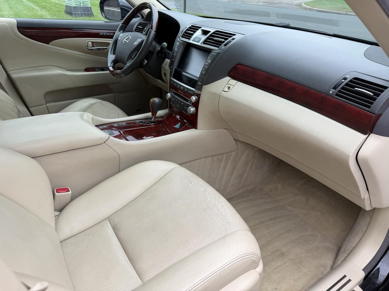 Lexus LS 460 Luxury Sedan AWD 2012