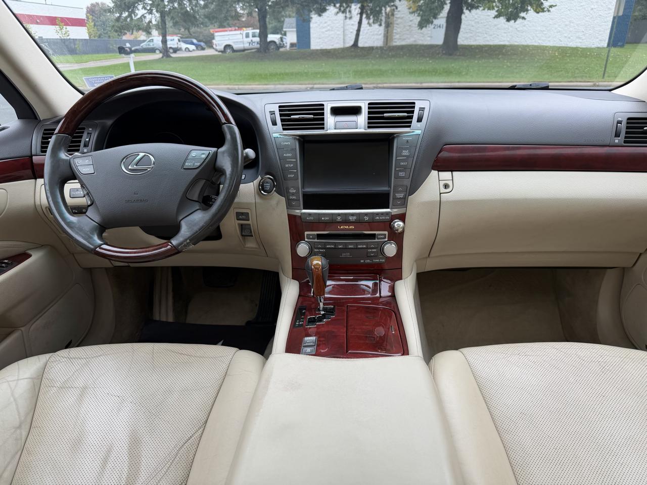 Lexus LS 460 Luxury Sedan AWD 2012