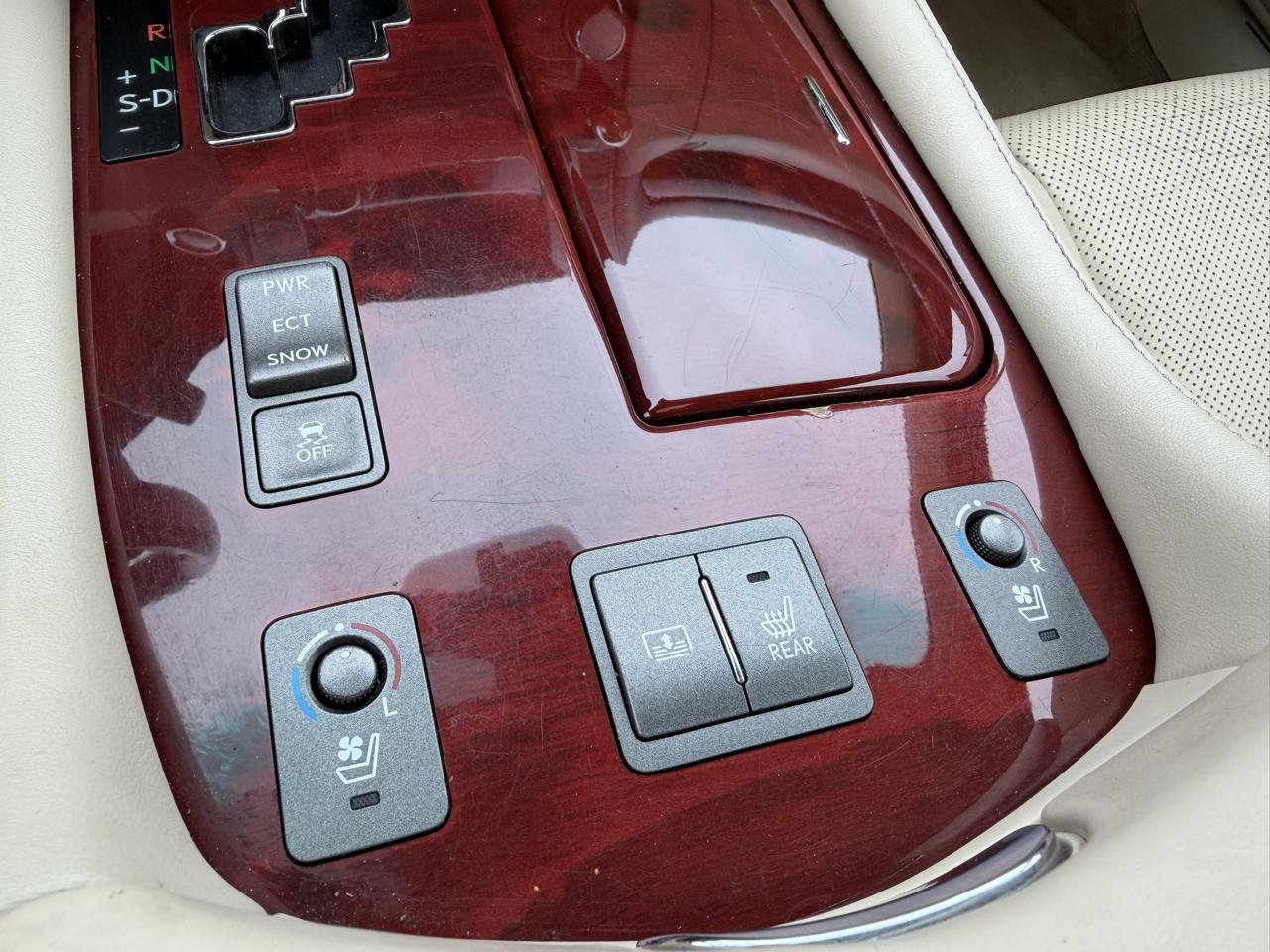 Lexus LS 460 Luxury Sedan AWD 2012
