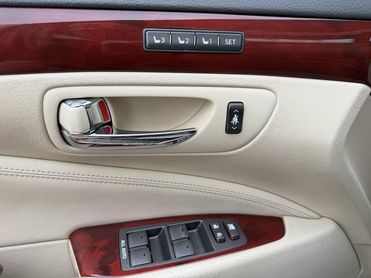 Lexus LS 460 Luxury Sedan AWD 2012