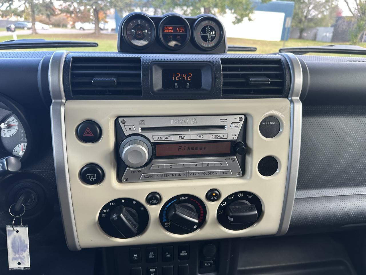 Toyota FJ Cruiser  2010