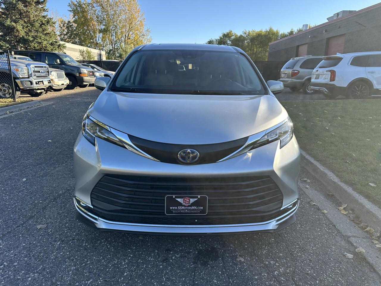 Toyota Sienna XLE 7-Passenger AWD 2021
