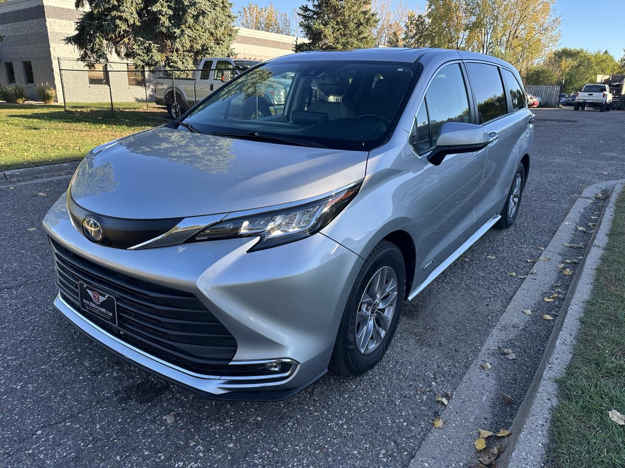 Toyota Sienna XLE 7-Passenger AWD 2021