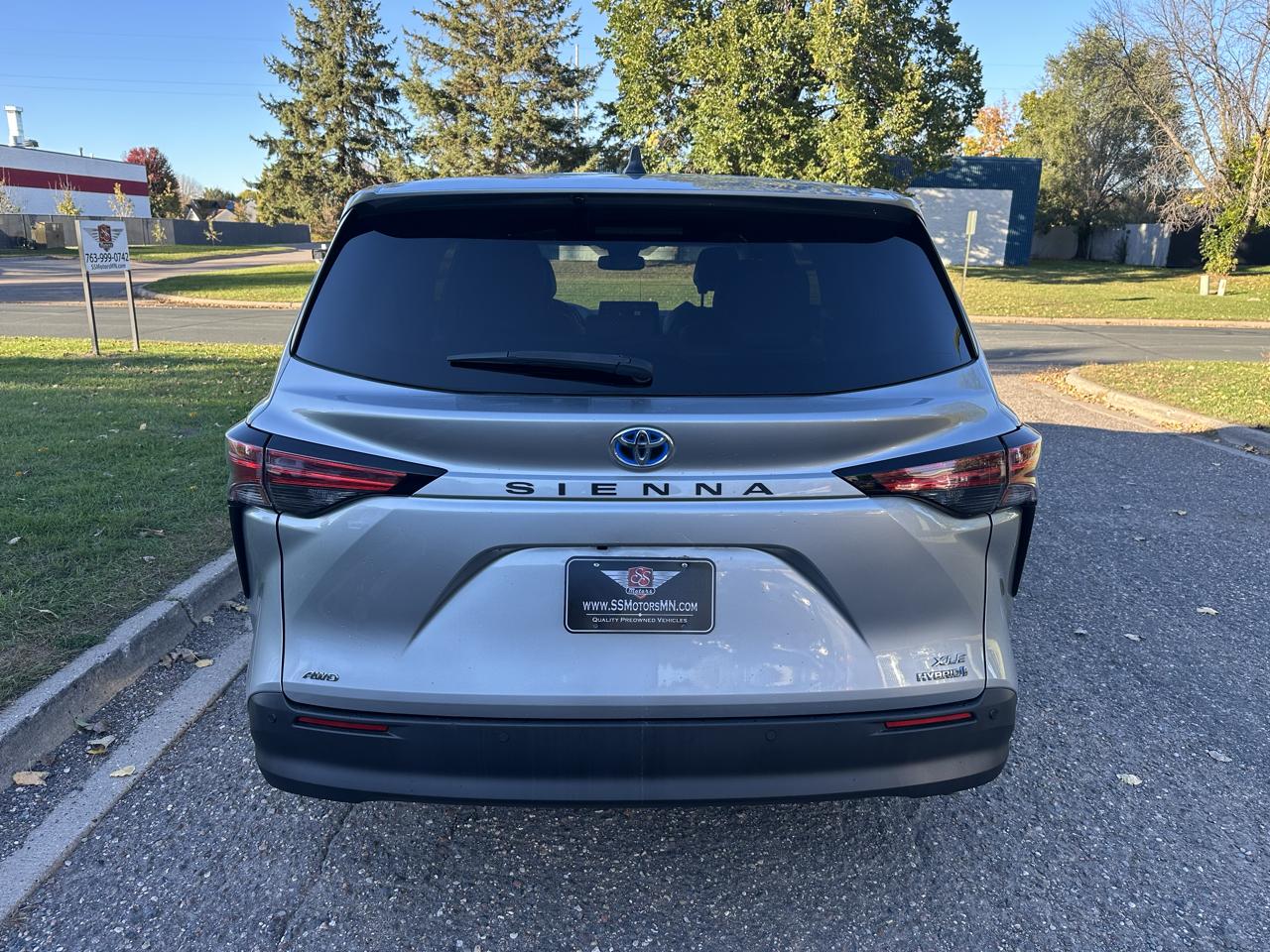 Toyota Sienna XLE 7-Passenger AWD 2021
