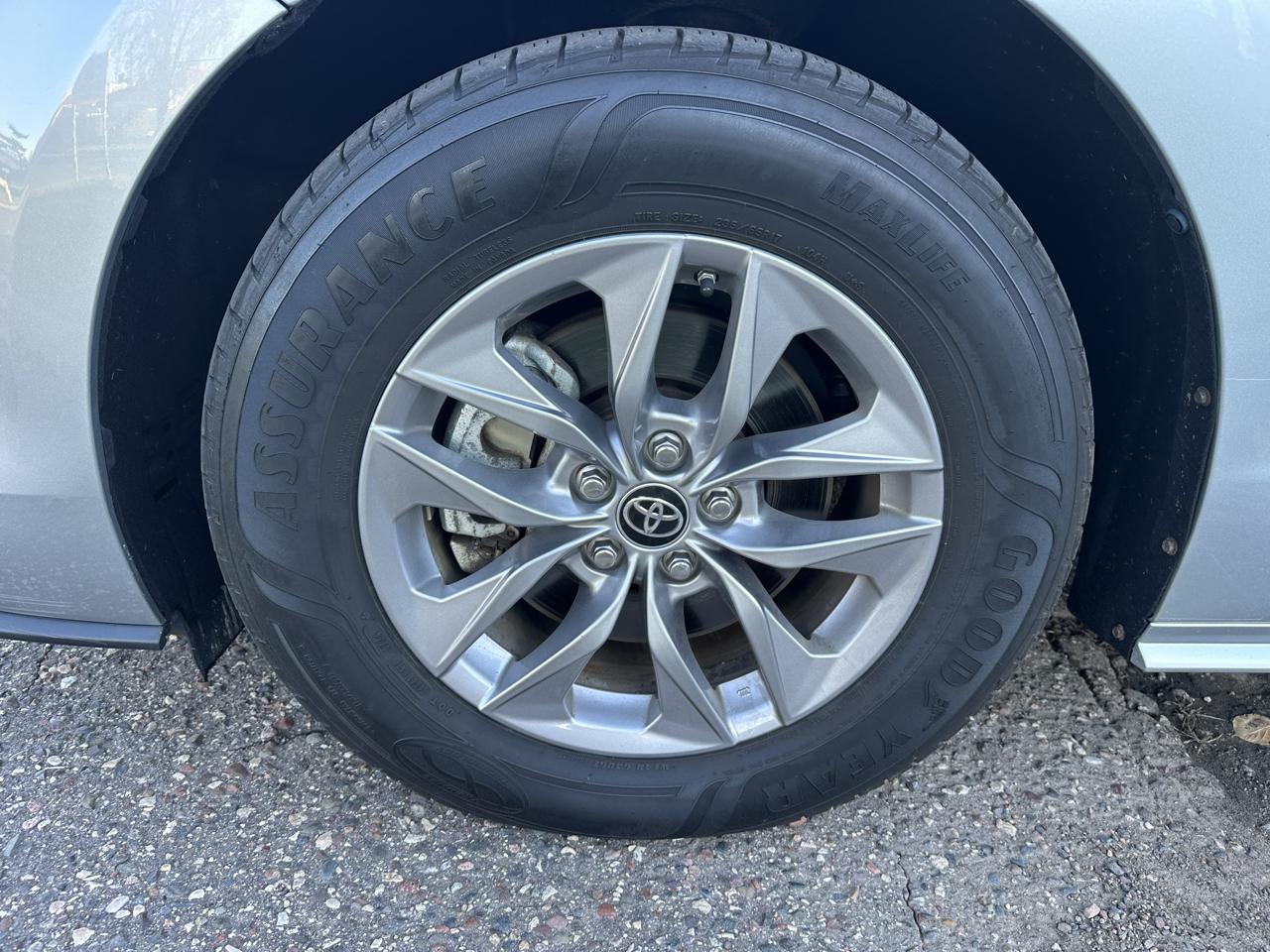 Toyota Sienna XLE 7-Passenger AWD 2021