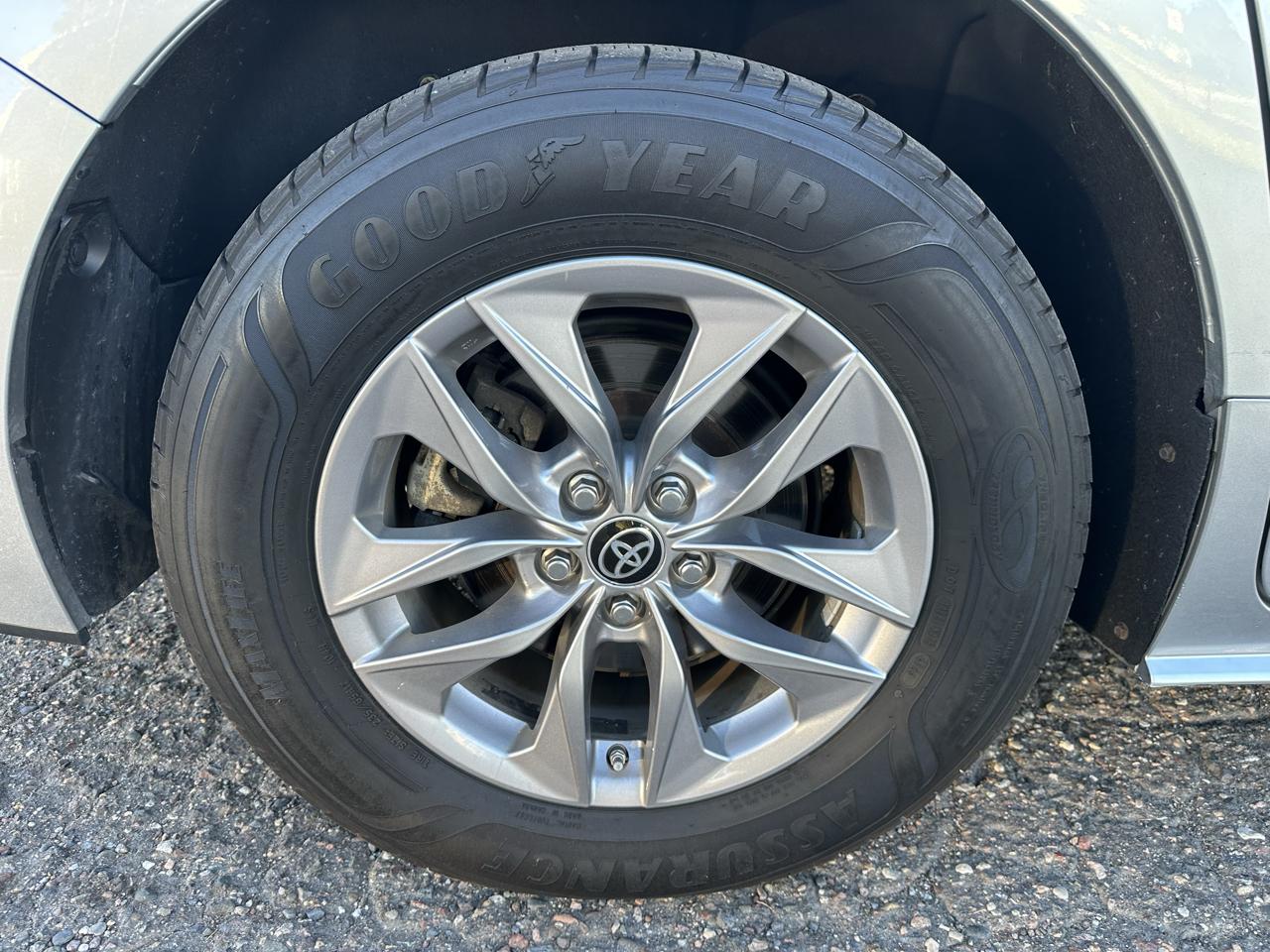 Toyota Sienna XLE 7-Passenger AWD 2021