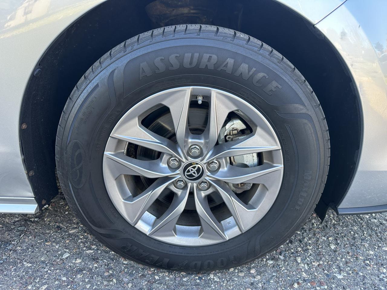 Toyota Sienna XLE 7-Passenger AWD 2021