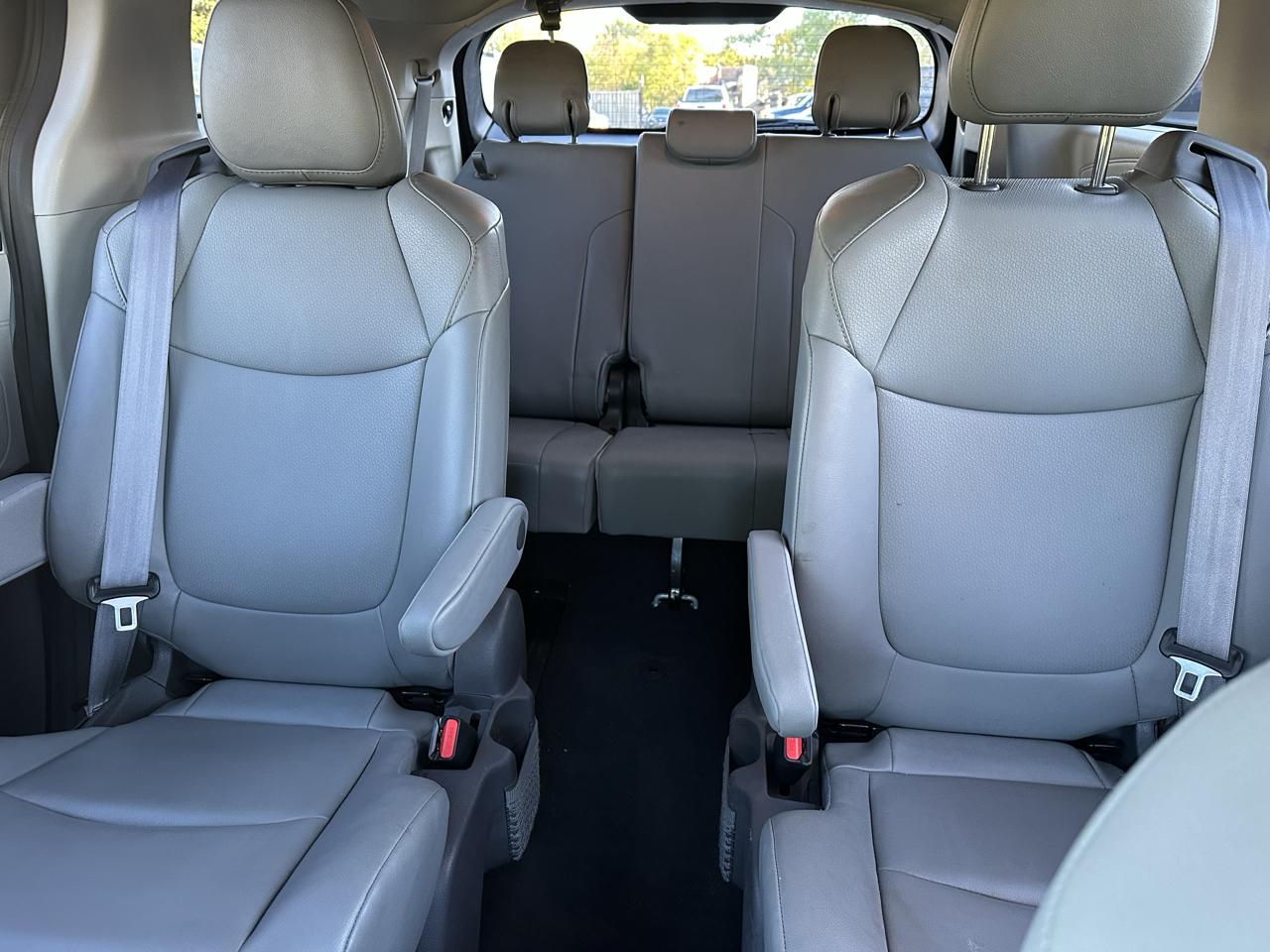 Toyota Sienna XLE 7-Passenger AWD 2021