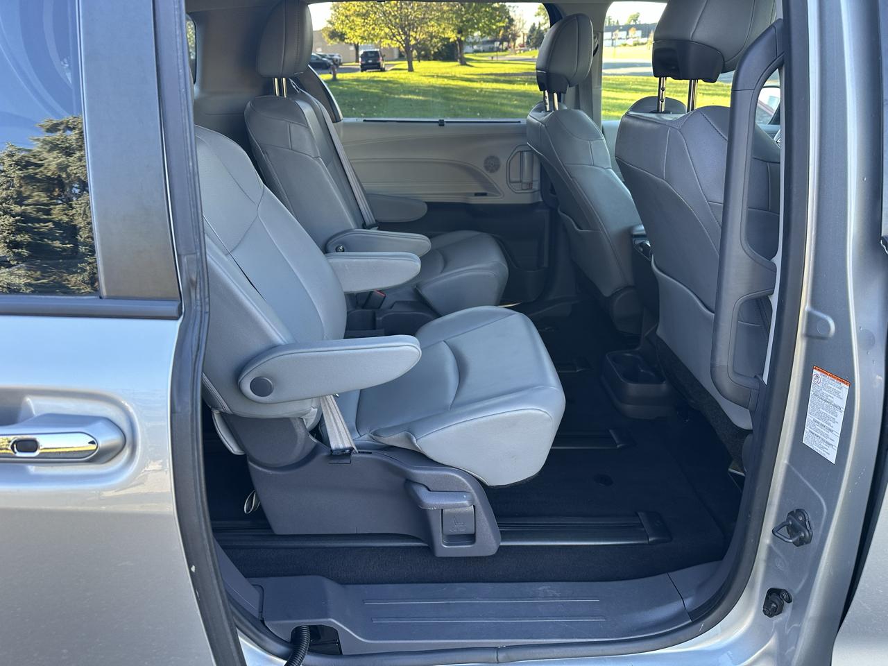 Toyota Sienna XLE 7-Passenger AWD 2021