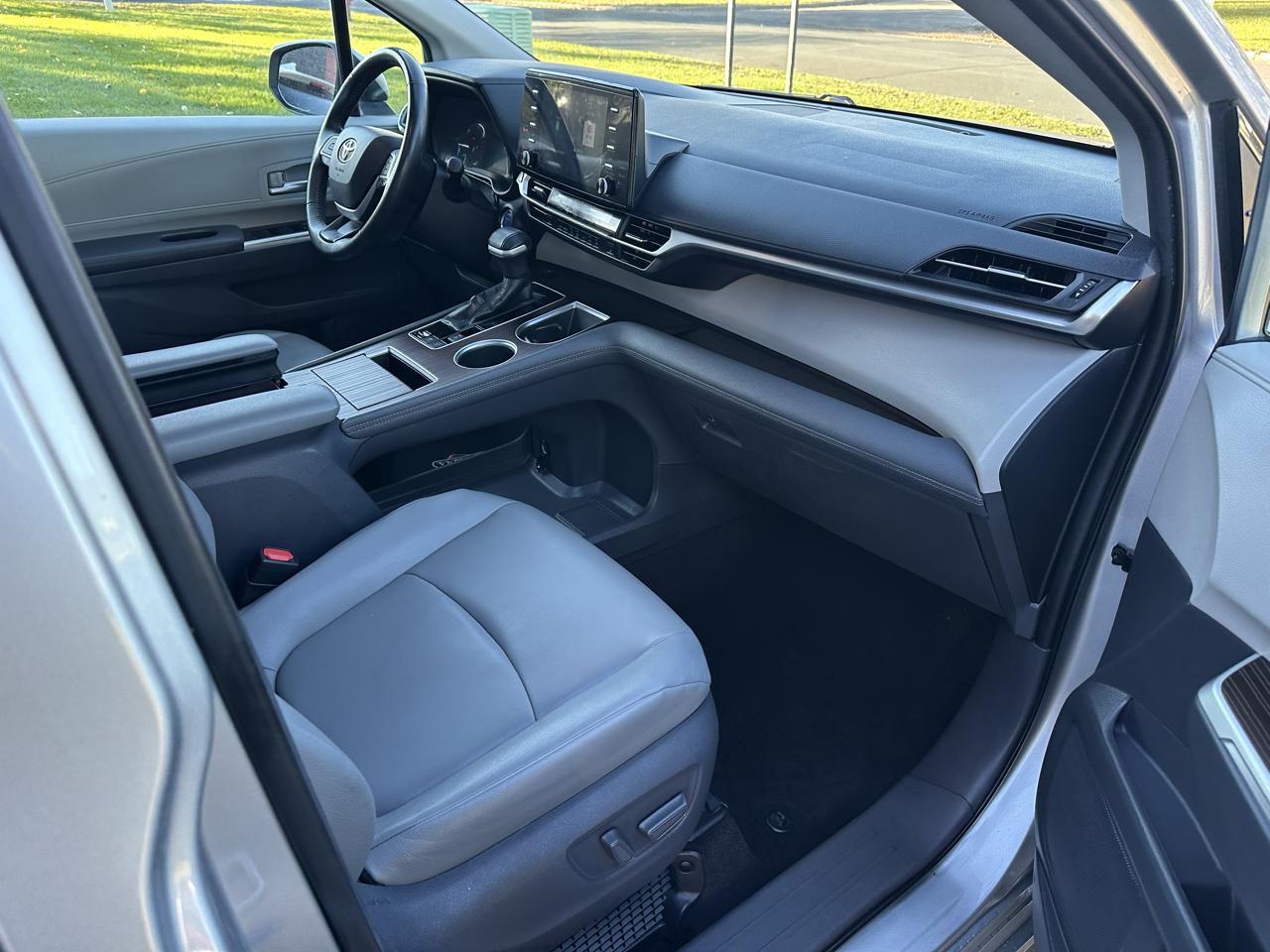 Toyota Sienna XLE 7-Passenger AWD 2021