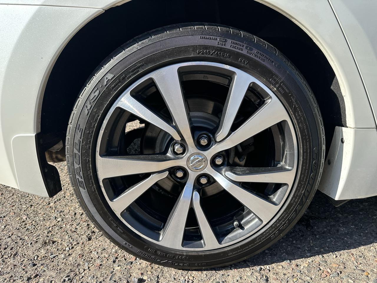 Nissan Maxima 4dr Sdn 3.5 Platinum 2017