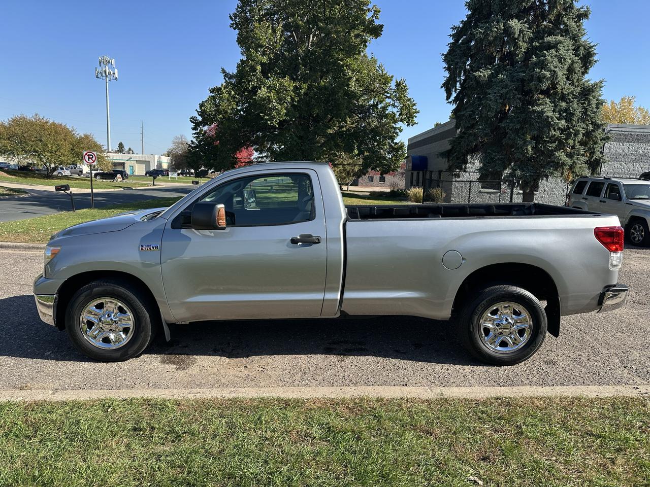Toyota Tundra Tundra-Grade 5.7L Long Bed 4WD 2010