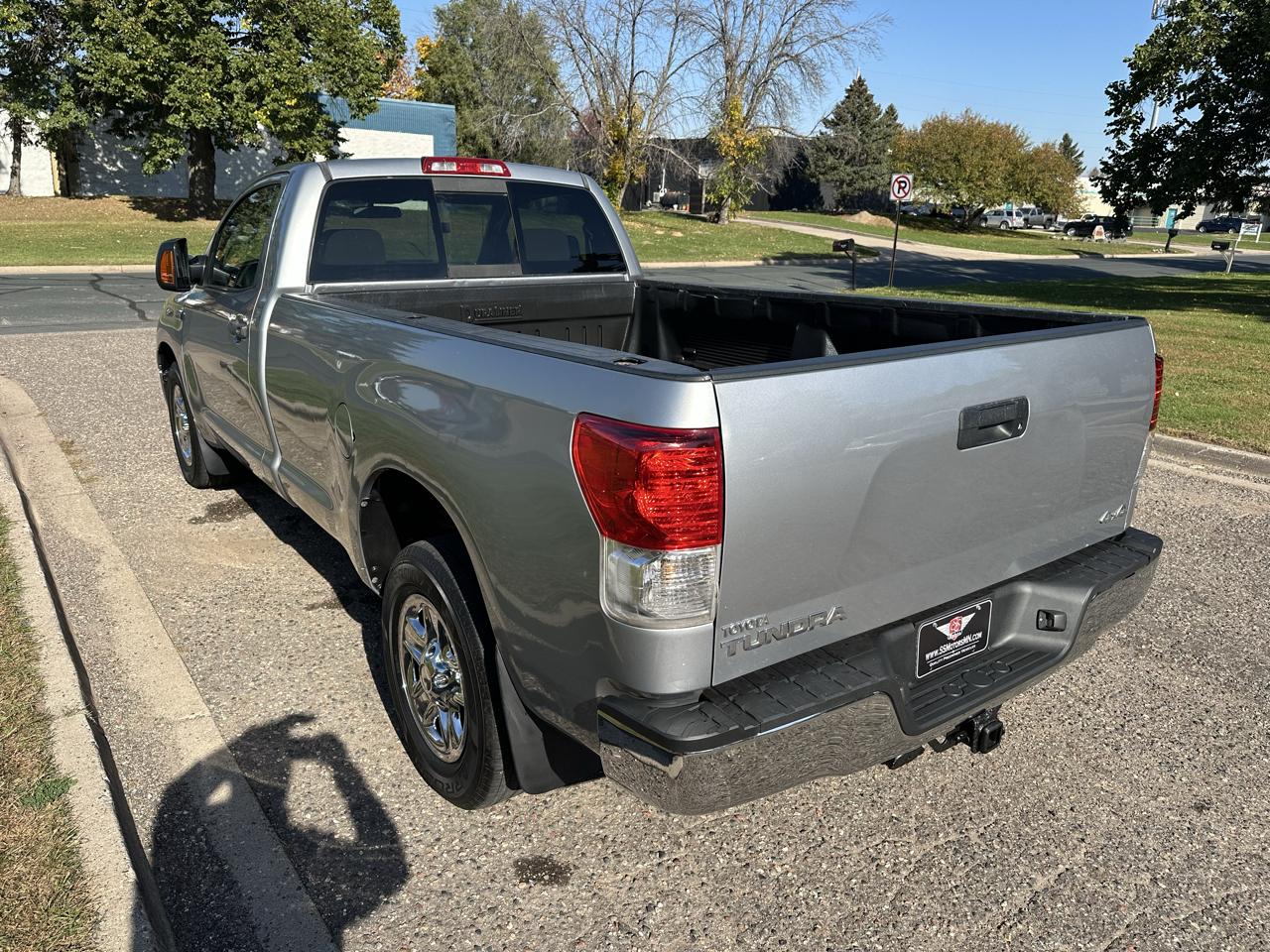 Toyota Tundra Tundra-Grade 5.7L Long Bed 4WD 2010