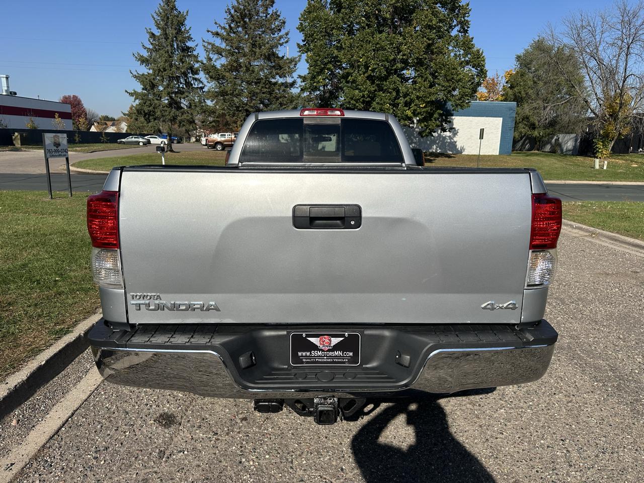 Toyota Tundra Tundra-Grade 5.7L Long Bed 4WD 2010