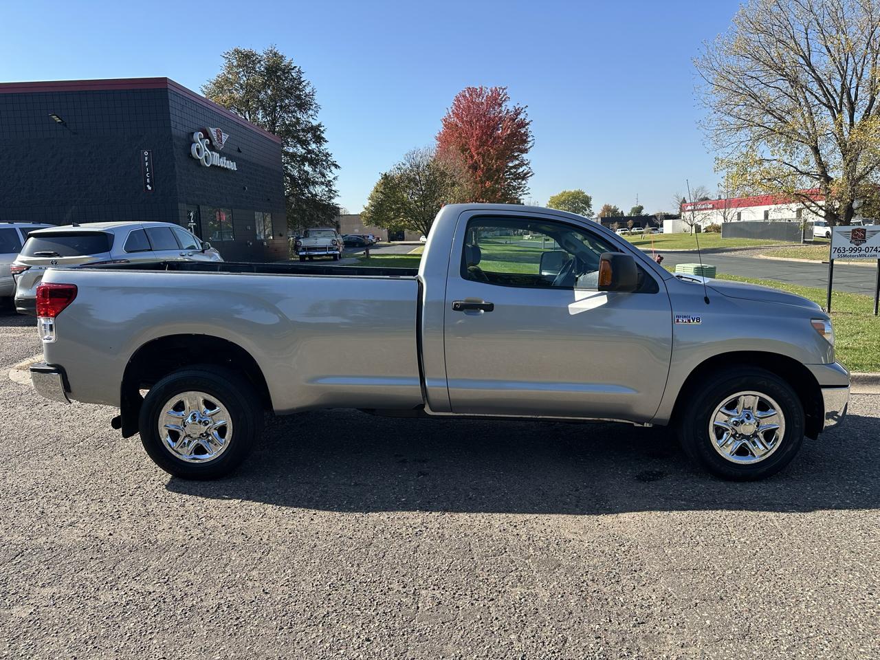 Toyota Tundra Tundra-Grade 5.7L Long Bed 4WD 2010