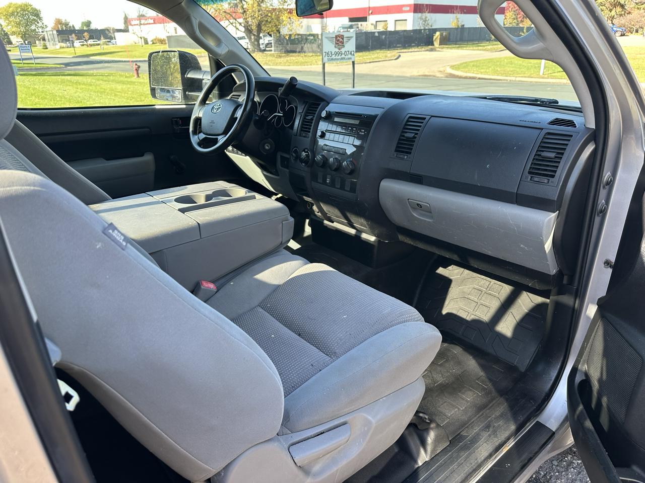 Toyota Tundra Tundra-Grade 5.7L Long Bed 4WD 2010