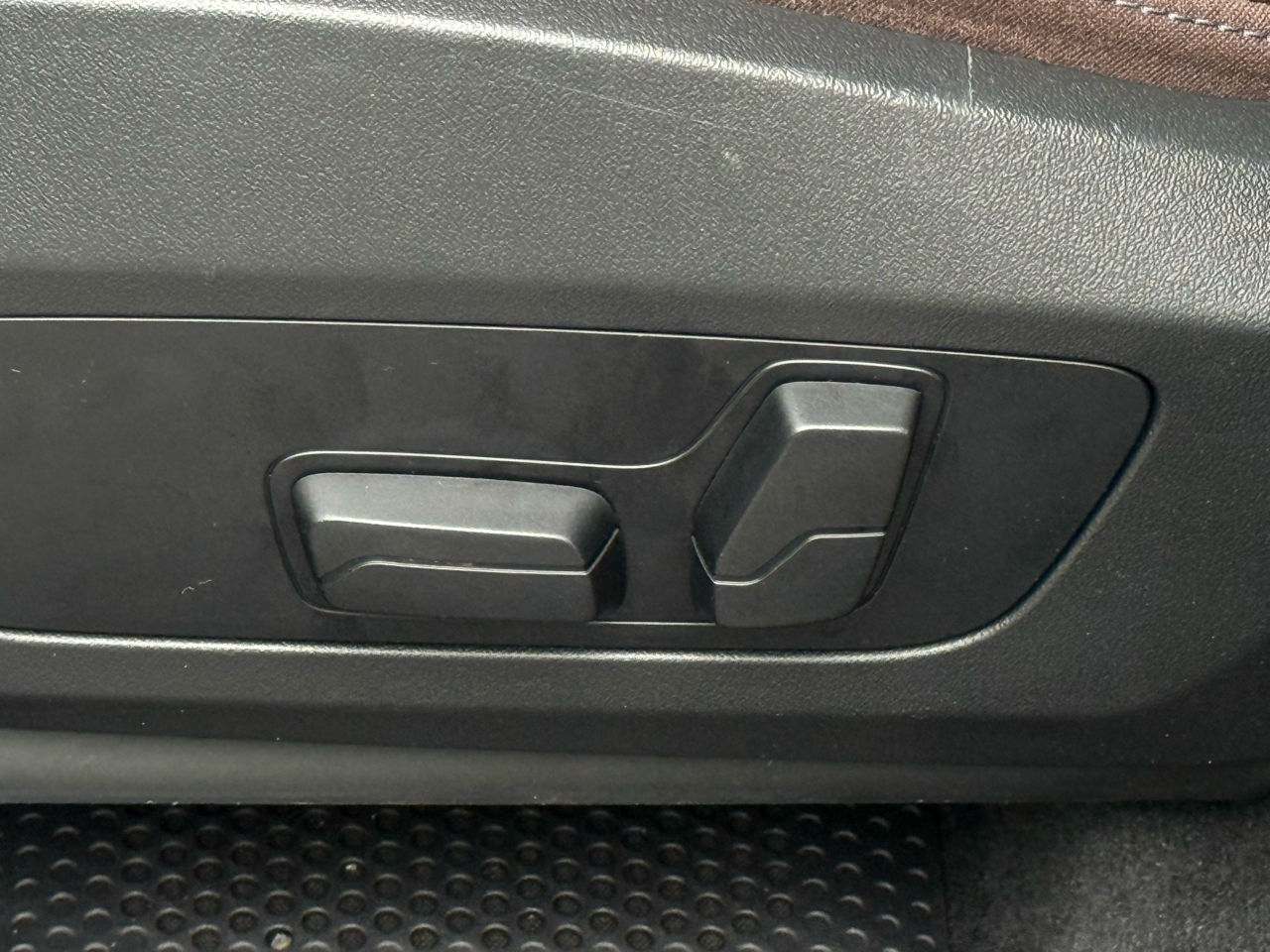 BMW X1 xDrive28i Sports Activity Vehicle 2023