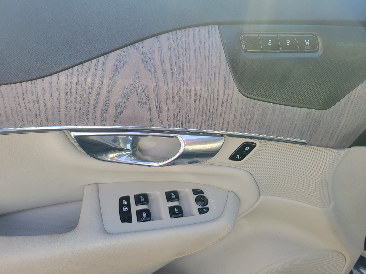 Volvo XC90 B6 AWD Plus Bright Theme 7P 2023