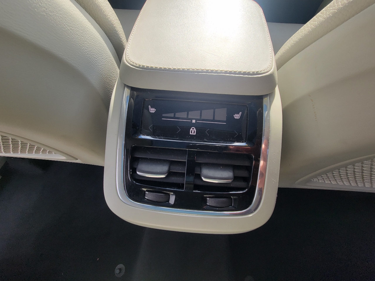 Volvo XC90 B6 AWD Plus Bright Theme 7P 2023