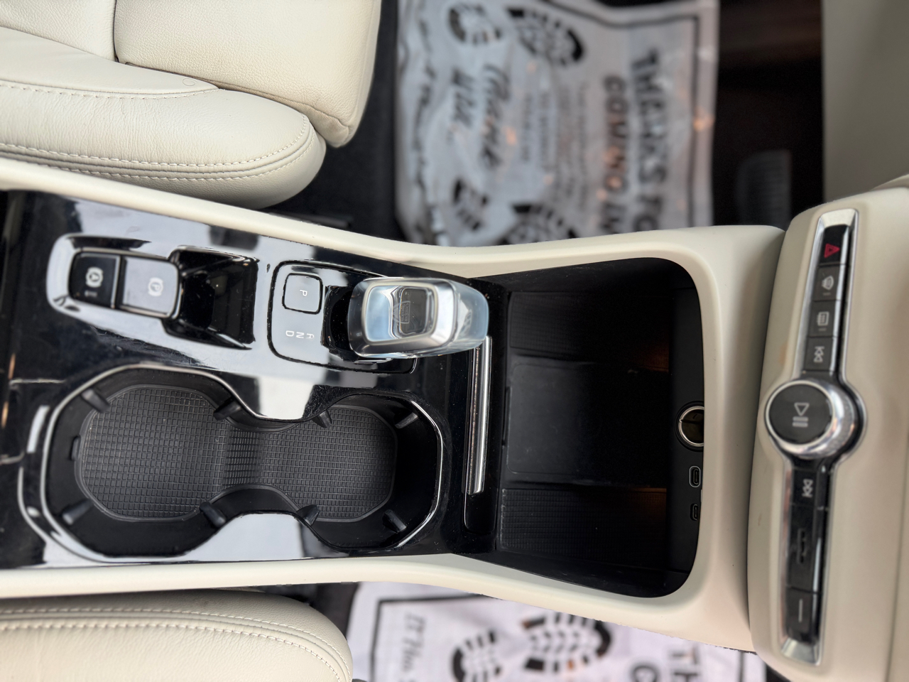 Volvo XC40 B5 AWD Plus Bright Theme 2023