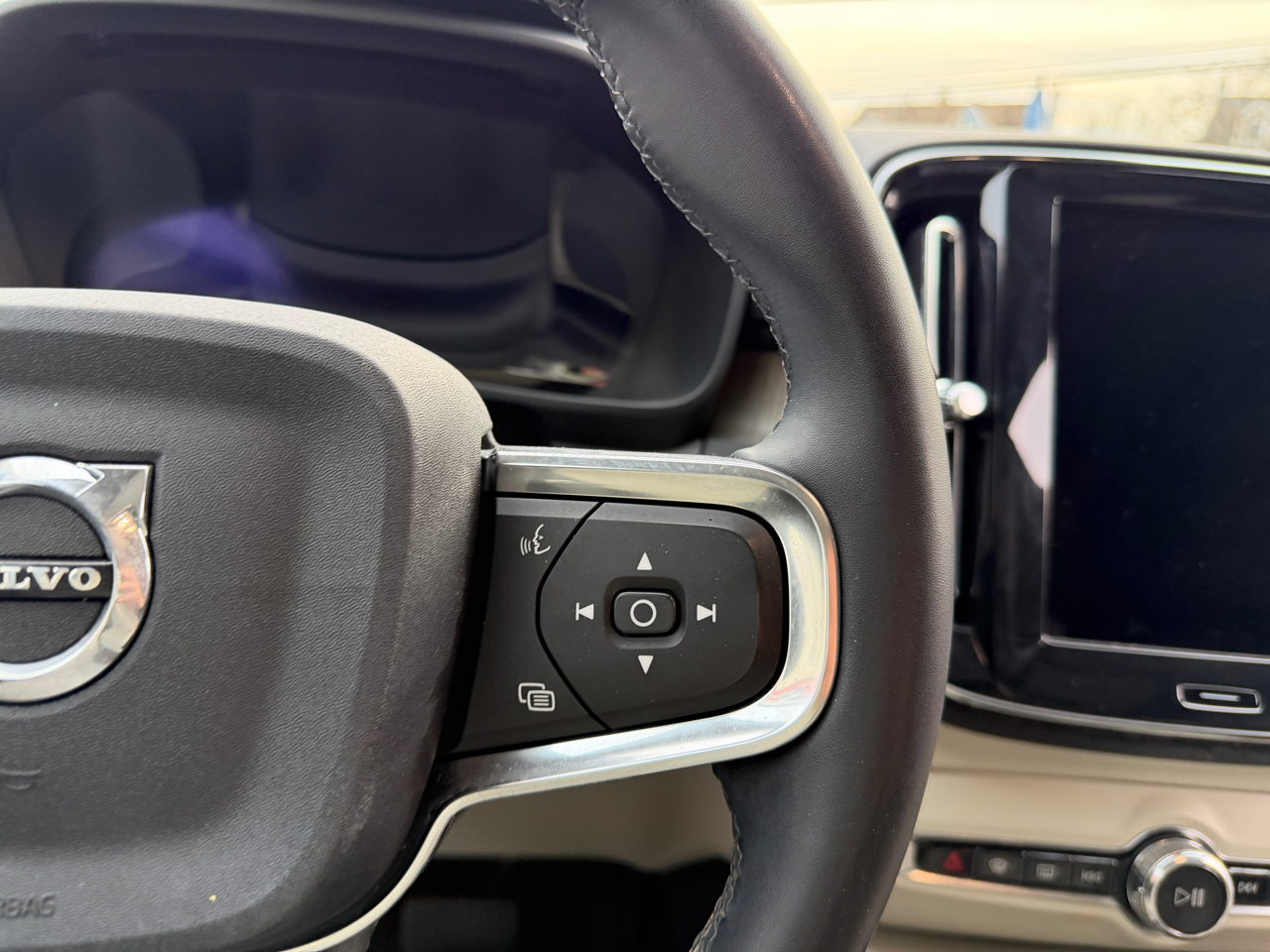 Volvo XC40 B5 AWD Plus Bright Theme 2023