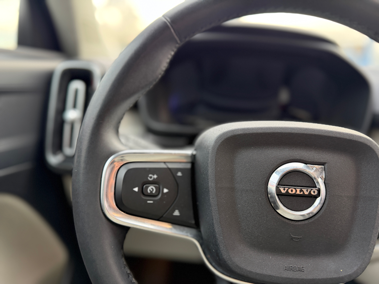 Volvo XC40 B5 AWD Plus Bright Theme 2023