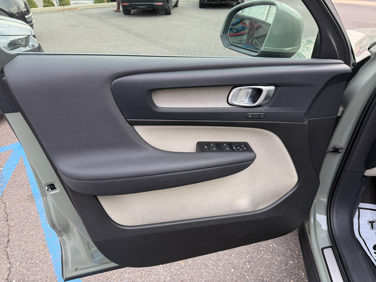 Volvo XC40 B5 AWD Plus Bright Theme 2023